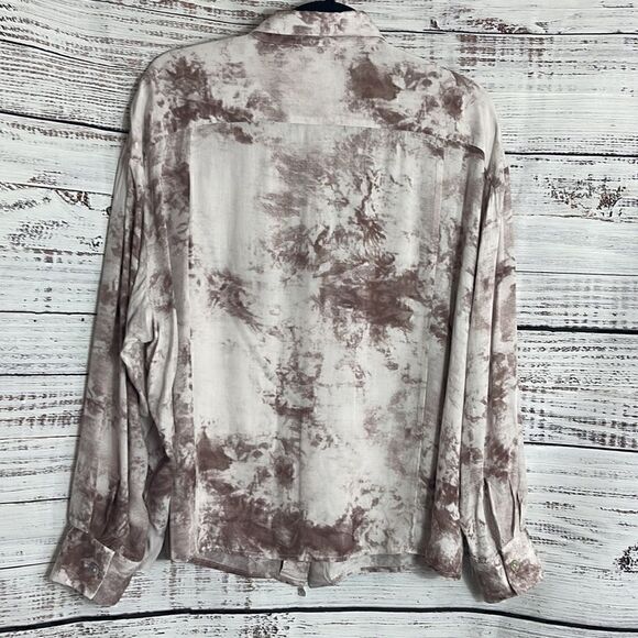Grade & Gather Top Womens size Medium tie dye print Button up Blouse Rayon Shirt - Picture 4 of 10